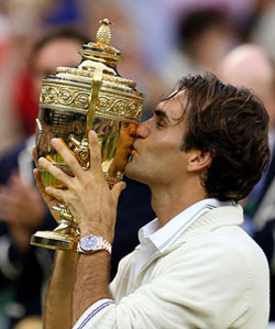 Roger Federer Wearing A Rolex When Lifting Wimbledon 2012 Trophy